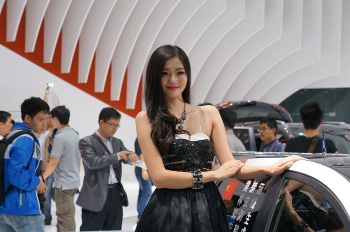 Модели и автомобили на выставке Auto Guangzhou-2013 Модели и автомобили на выставке Auto Guangzhou-2013