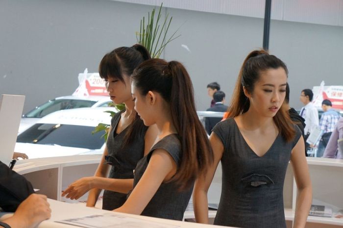 Модели и автомобили на выставке Auto Guangzhou-2013 Модели и автомобили на выставке Auto Guangzhou-2013