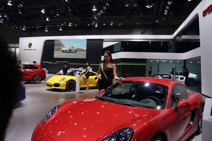 Модели и автомобили на выставке Auto Guangzhou-2013 Модели и автомобили на выставке Auto Guangzhou-2013