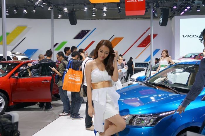 Модели и автомобили на выставке Auto Guangzhou-2013 Модели и автомобили на выставке Auto Guangzhou-2013