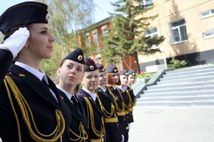 Девушки-полицейские в России