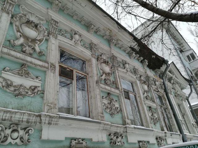 Как в Ростове издеваются над историческими зданиями Как в Ростове издеваются над историческими зданиями