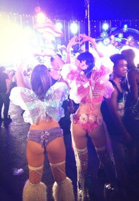 Девушки c Electric Daisy Carnival
