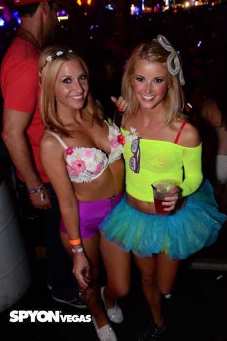 Девушки c Electric Daisy Carnival