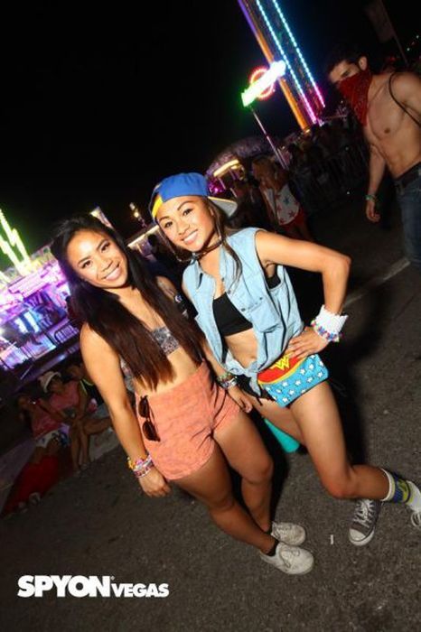 Девушки c Electric Daisy Carnival