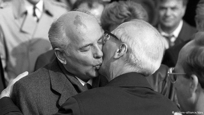 О поцелуях Брежнева О поцелуях Брежнева