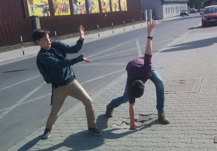 Мужчины веселятся