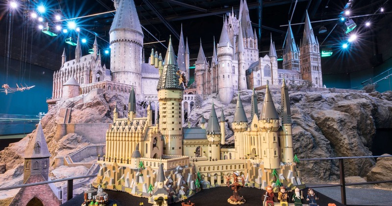 LEGO представил замок Хогвартс из 6000 деталей LEGO представил замок Хогвартс из 6000 деталей