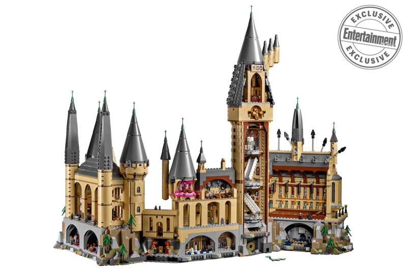 LEGO представил замок Хогвартс из 6000 деталей LEGO представил замок Хогвартс из 6000 деталей