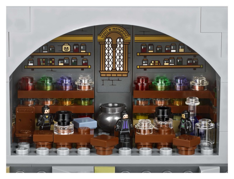 LEGO представил замок Хогвартс из 6000 деталей LEGO представил замок Хогвартс из 6000 деталей