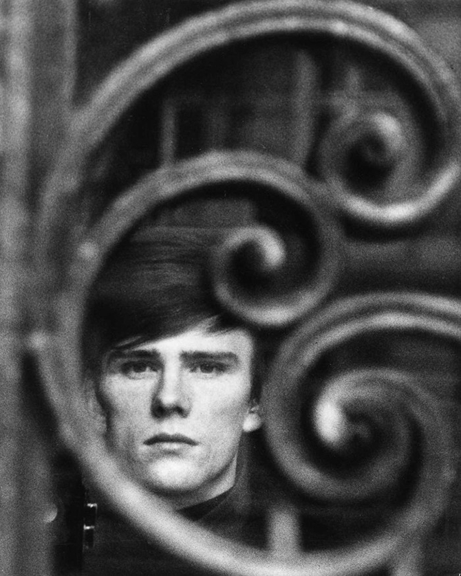 Трагическая история жизни Стюарта Сатклиффа, «пятого битла» Трагическая история жизни Стюарта Сатклиффа, «пятого битла»