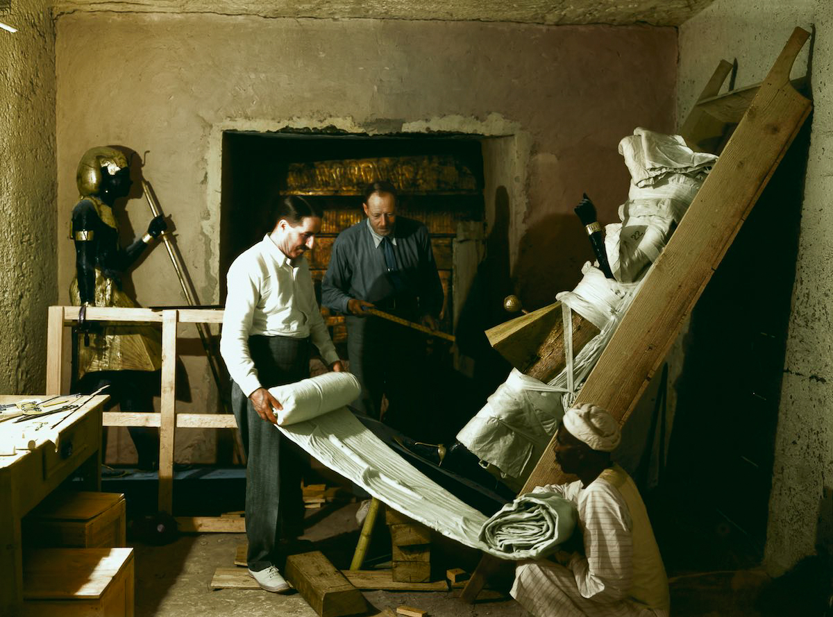 История обнаружения гробницы Тутанхамона в цветных фотографиях История обнаружения гробницы Тутанхамона в цветных фотографиях