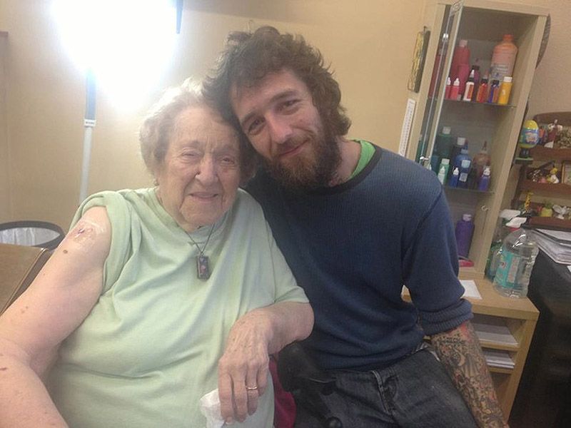 Как бабуля отпраздновала 103-летие Как бабуля отпраздновала 103-летие