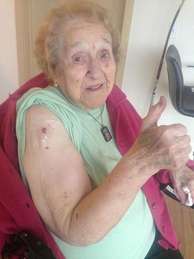 Как бабуля отпраздновала 103-летие Как бабуля отпраздновала 103-летие