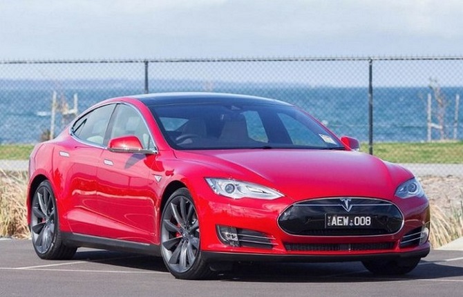 Tesla Motors представила систему автопилота для автомобилей Tesla Motors представила систему автопилота для автомобилей