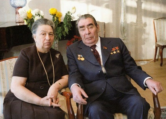 Наряды первых леди российских лидеров Наряды первых леди российских лидеров