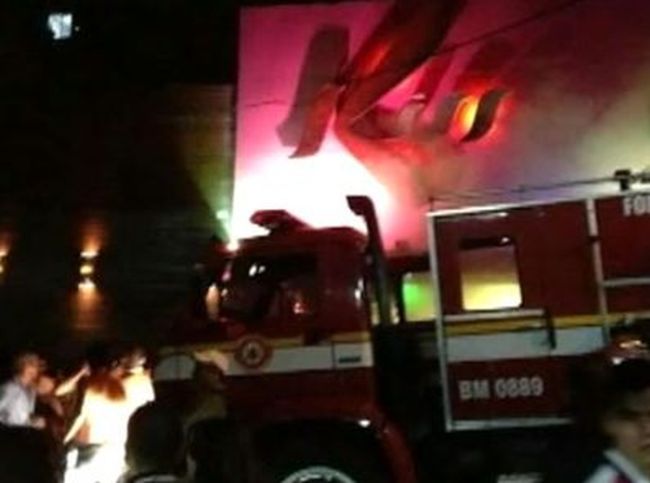 Пожар в ночном клубе Бразилии унес жизни 245 человек (13 фото)