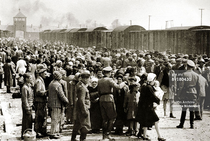 70 лет назад Красная армия освободила лагерь смерти Освенцим 70 лет назад Красная армия освободила лагерь смерти Освенцим