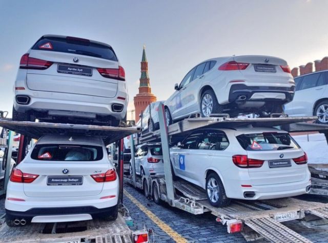140 BMW на Красной площади ожидают российских медалистов Олимпиады-2018