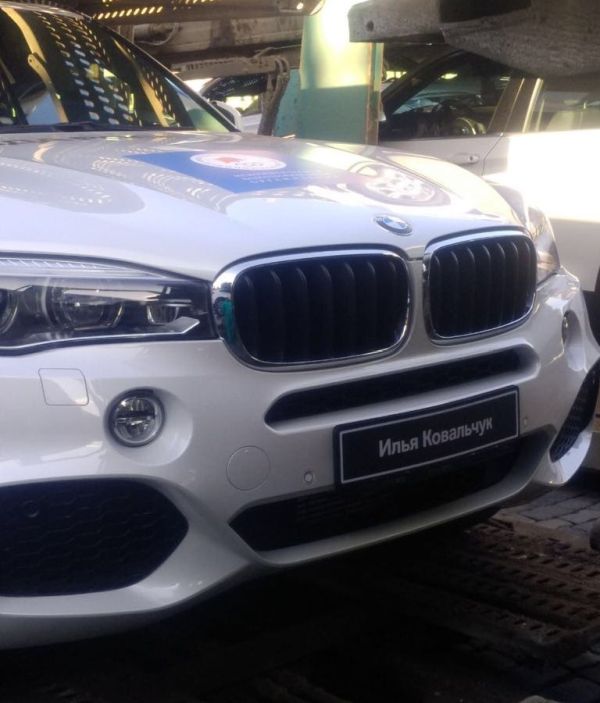 140 BMW на Красной площади ожидают российских медалистов Олимпиады-2018