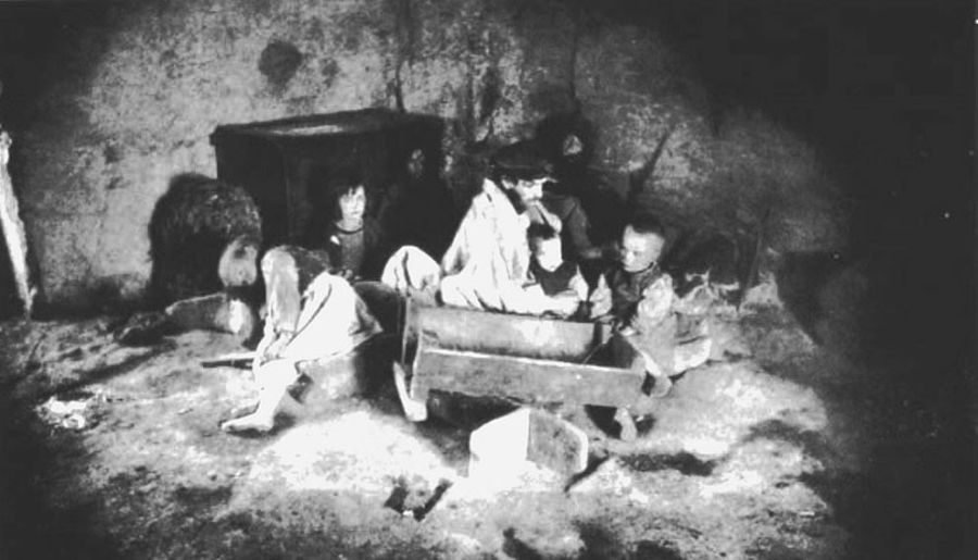 10 случаев глобального голода, приведшего к каннибализму (14 фото) 10 случаев глобального голода, приведшего к каннибализму (14 фото)