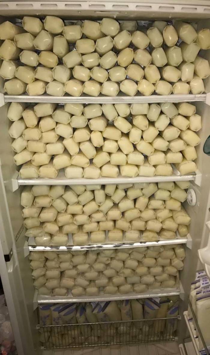 Она пожертвовала 2,5 тонны грудного молока, вырабатывая его в 10 раз больше других мам Она пожертвовала 2,5 тонны грудного молока, вырабатывая его в 10 раз больше других мам