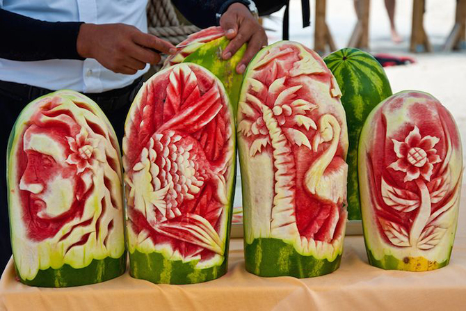 Невероятные скульптуры из арбузов Невероятные скульптуры из арбузов