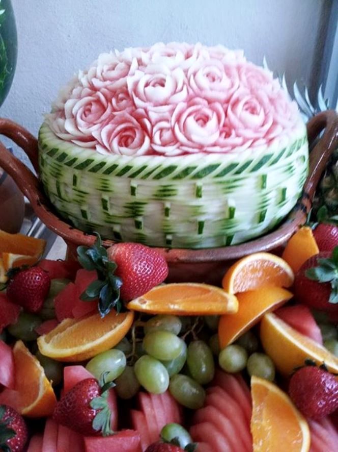 Невероятные скульптуры из арбузов Невероятные скульптуры из арбузов