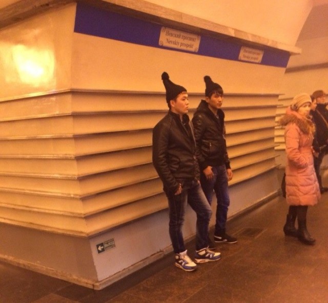 Модницы и модники из метрополитена