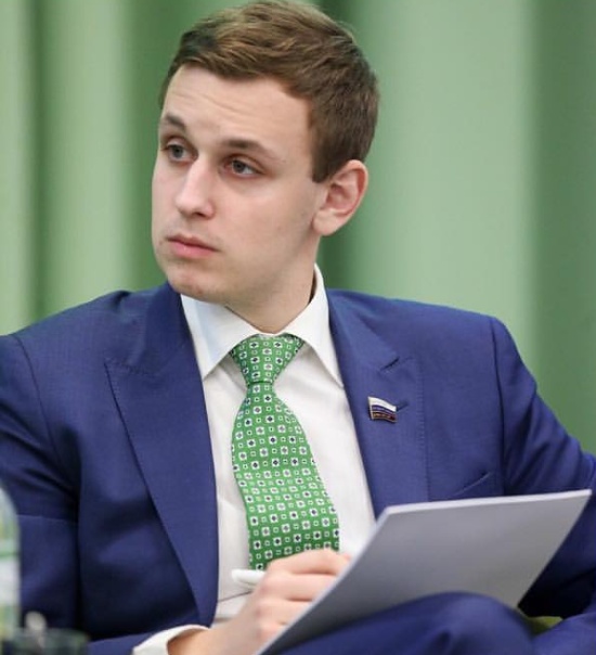 Депутат Госдумы Василий Власов объяснил наличие ошибок в письме, отправленном в высшие учебные заведения