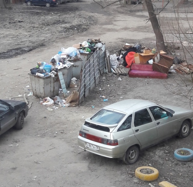 Реакция городских властей на свалку мусора во дворе