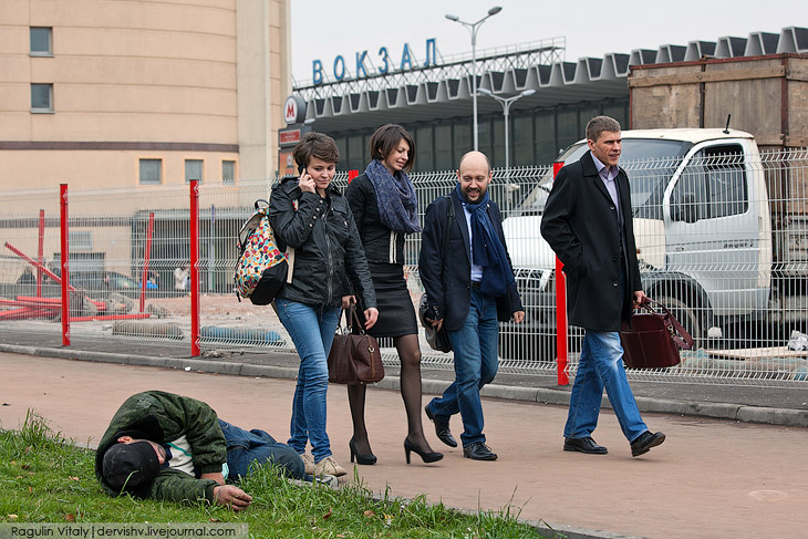 У Курского вокзала в Москве У Курского вокзала в Москве