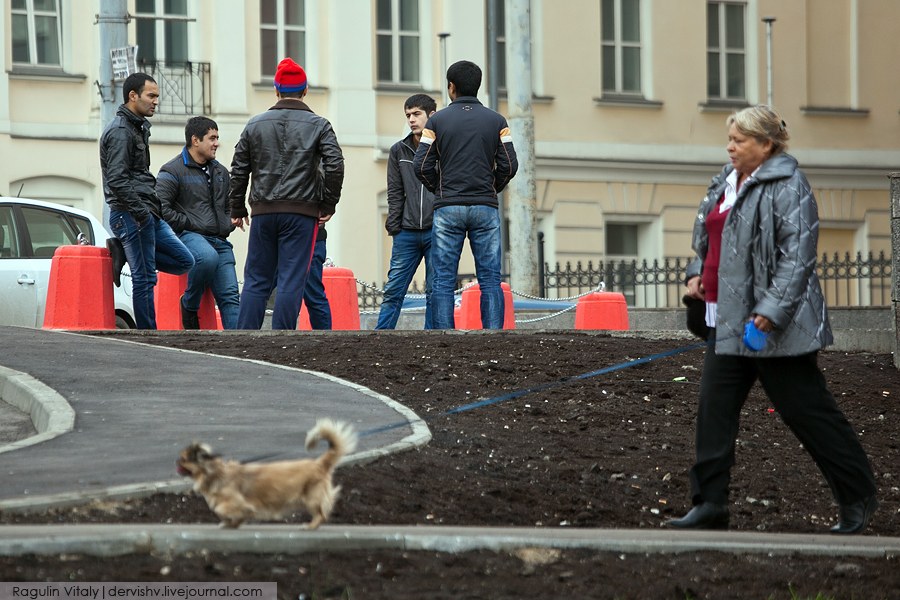 У Курского вокзала в Москве У Курского вокзала в Москве