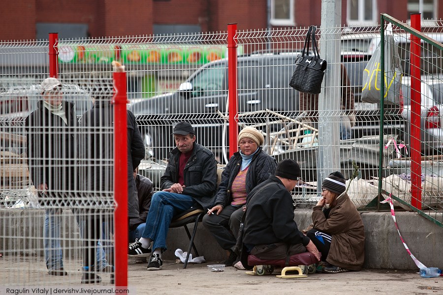 У Курского вокзала в Москве У Курского вокзала в Москве