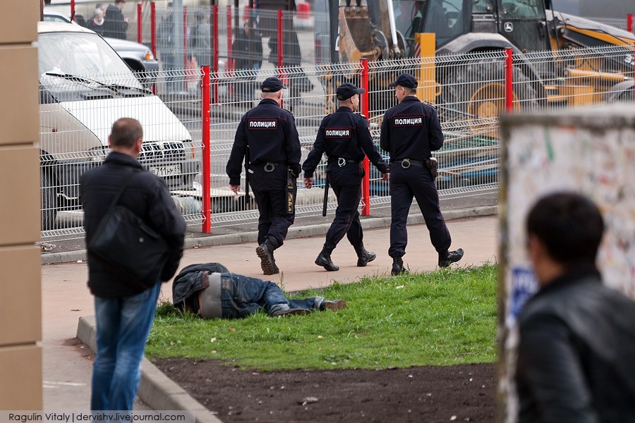 У Курского вокзала в Москве У Курского вокзала в Москве