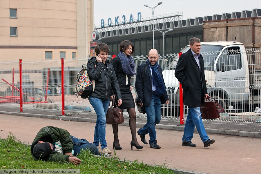 У Курского вокзала в Москве У Курского вокзала в Москве