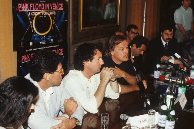 Pink Floyd на площади Сан-Марко в 1989 году Pink Floyd на площади Сан-Марко в 1989 году