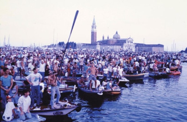 Pink Floyd на площади Сан-Марко в 1989 году Pink Floyd на площади Сан-Марко в 1989 году