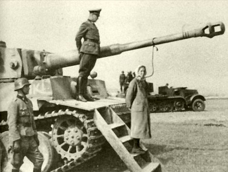 Фотомонтаж как инструмент пропаганды в ВОВ (25 фото) Фотомонтаж как инструмент пропаганды в ВОВ (25 фото)