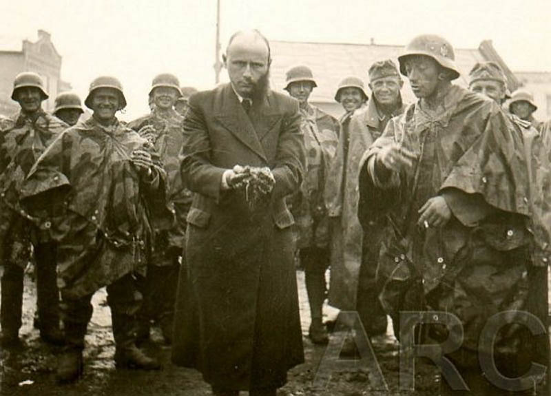 Фотомонтаж как инструмент пропаганды в ВОВ (25 фото) Фотомонтаж как инструмент пропаганды в ВОВ (25 фото)