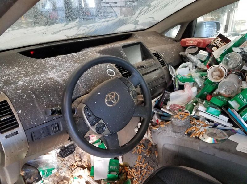 С чего начать уборку этой загаженной машины