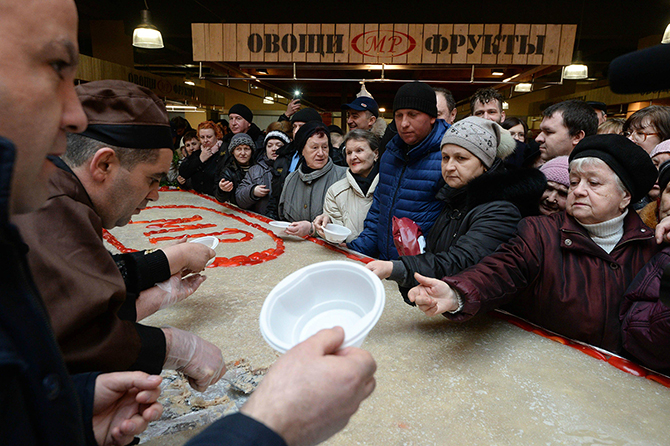 В Москве приготовили самый большой холодец в мире