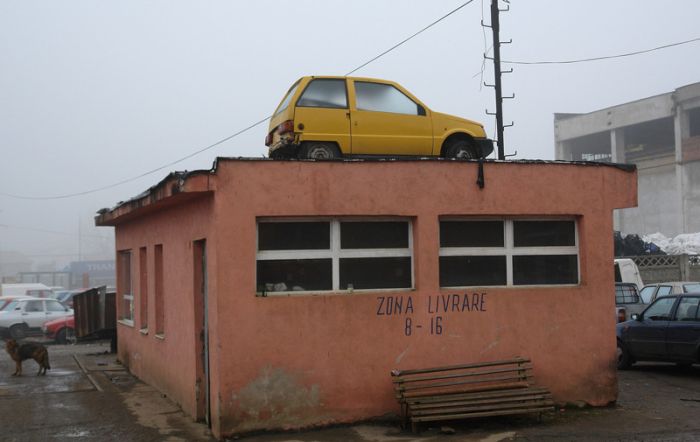Автомобили, оказавшиеся в самых необычных местах