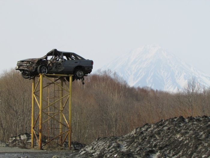 Автомобили, оказавшиеся в самых необычных местах
