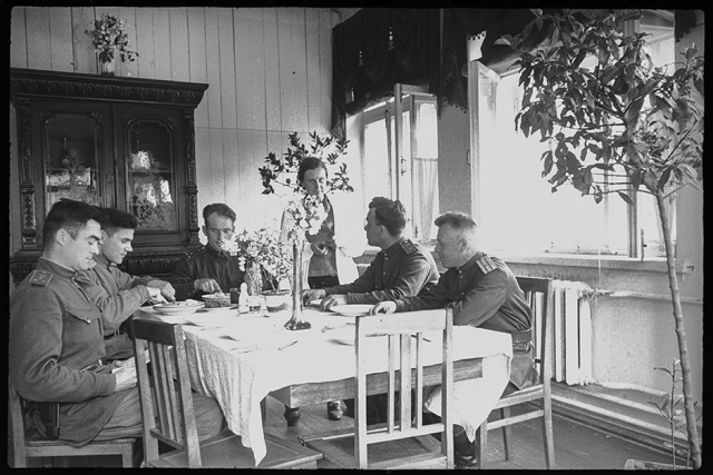 Архивные снимки Второй мировой войны, сделанные советским фотокорреспондентом Архивные снимки Второй мировой войны, сделанные советским фотокорреспондентом