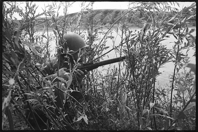 Архивные снимки Второй мировой войны, сделанные советским фотокорреспондентом Архивные снимки Второй мировой войны, сделанные советским фотокорреспондентом