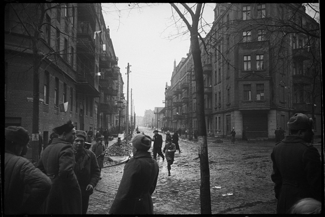 Архивные снимки Второй мировой войны, сделанные советским фотокорреспондентом Архивные снимки Второй мировой войны, сделанные советским фотокорреспондентом