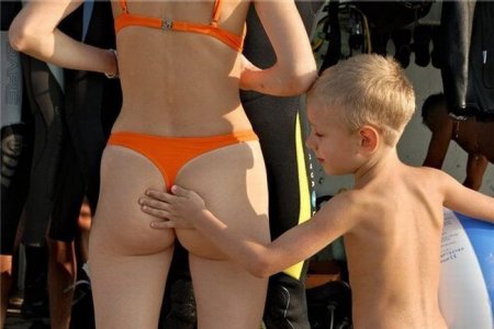Приколы с девушками в бикини