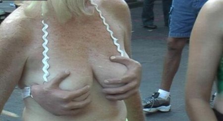 Приколы с девушками в бикини