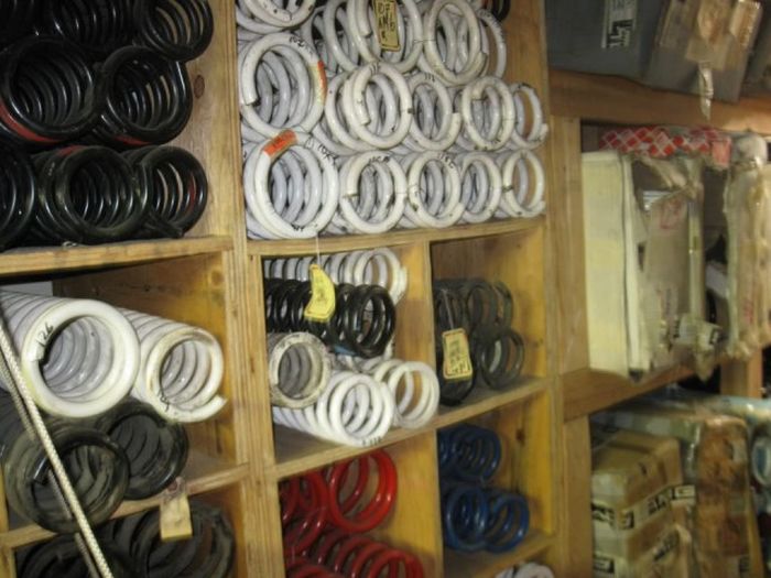 Забытый склад Mercedes-Benz AMG в Сан-Франциско